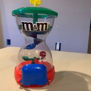 M & M machine